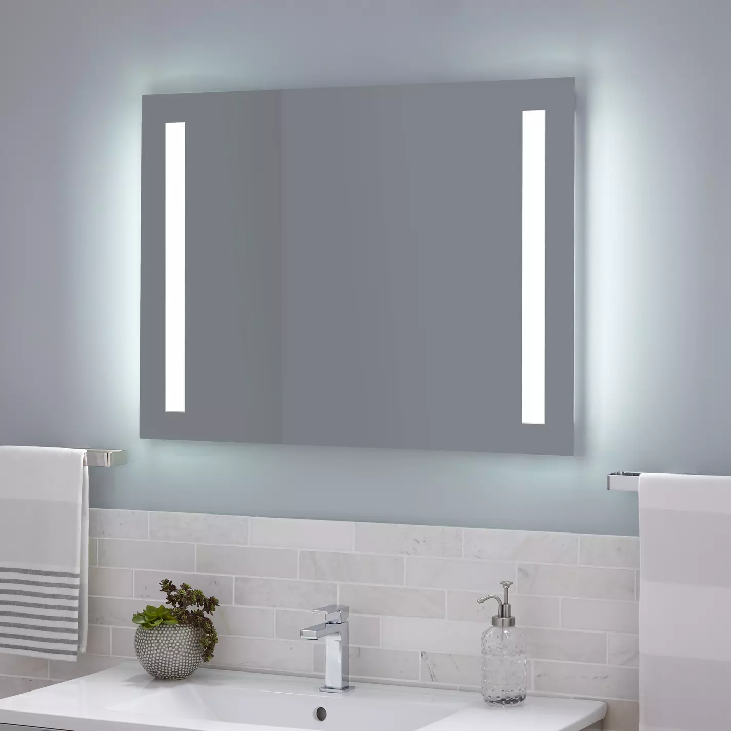 Customized Size Modern Rectangular Frameless Bathroom Wall Mirror with LED Lighting